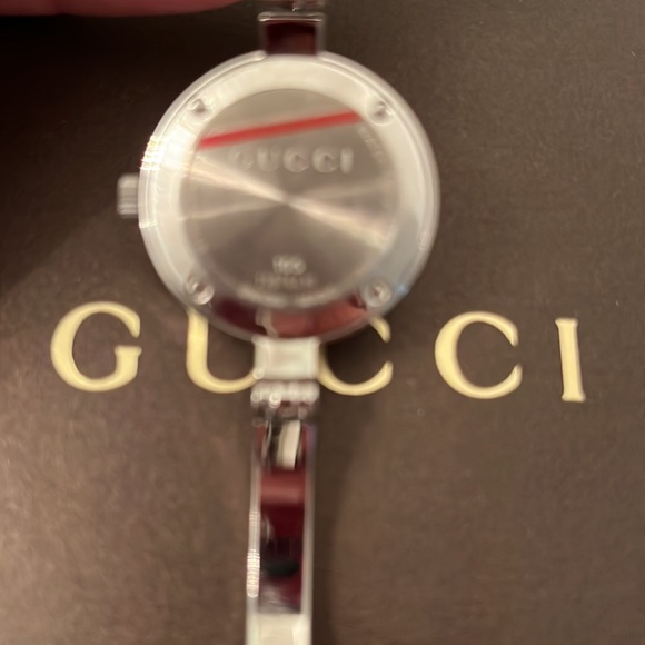 Y2K pre loved ladies Gucci watch (bracelet style) OG box - Picture 11 of 13